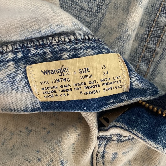 Acid Washed Wrangler Shorts - Picture 3 of 3